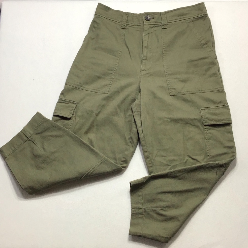 Women's Olive Cargo Capris with Utility Pockets